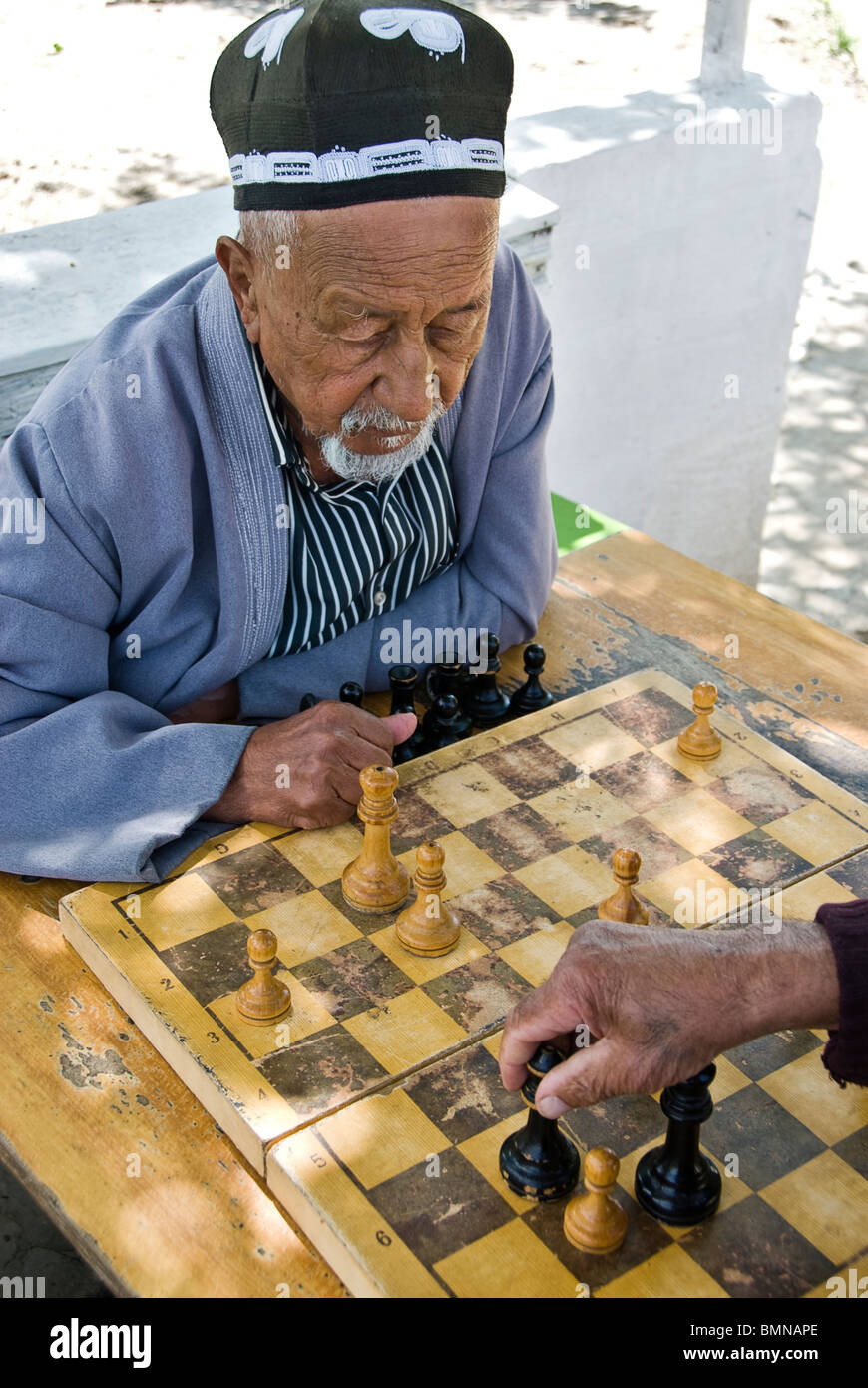 Uzbek man playing chess, Samarcand, Uzbekistan, Asia. Stock Photo