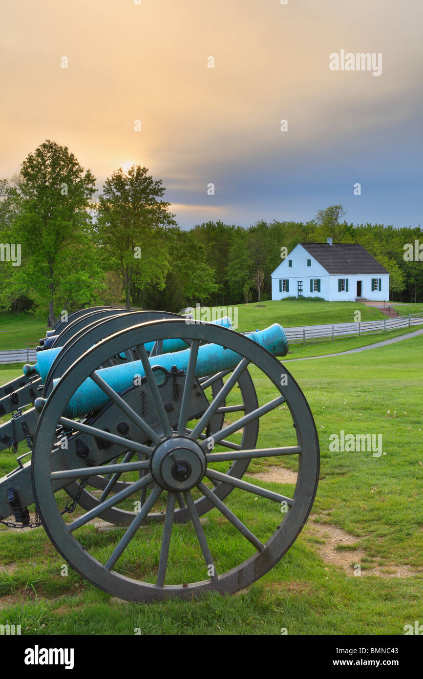 Cannons and Dunker Church, Antietam National Battlefield, Sharpsburg, Maryland, USA Stock Photo