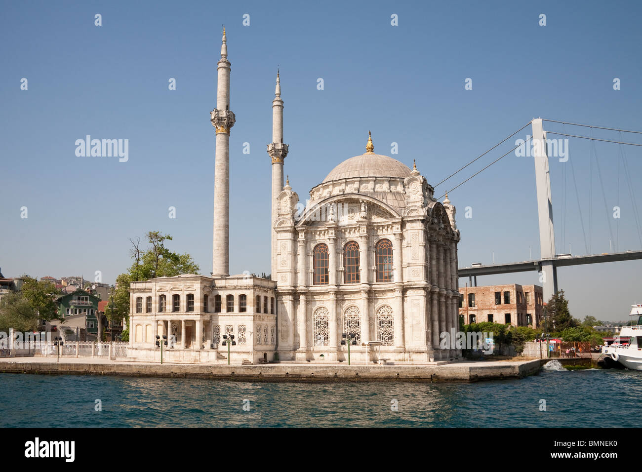 ortakoy-mosque-beside-the-bosphorus-bridge-ortakoy-istanbul-turkey