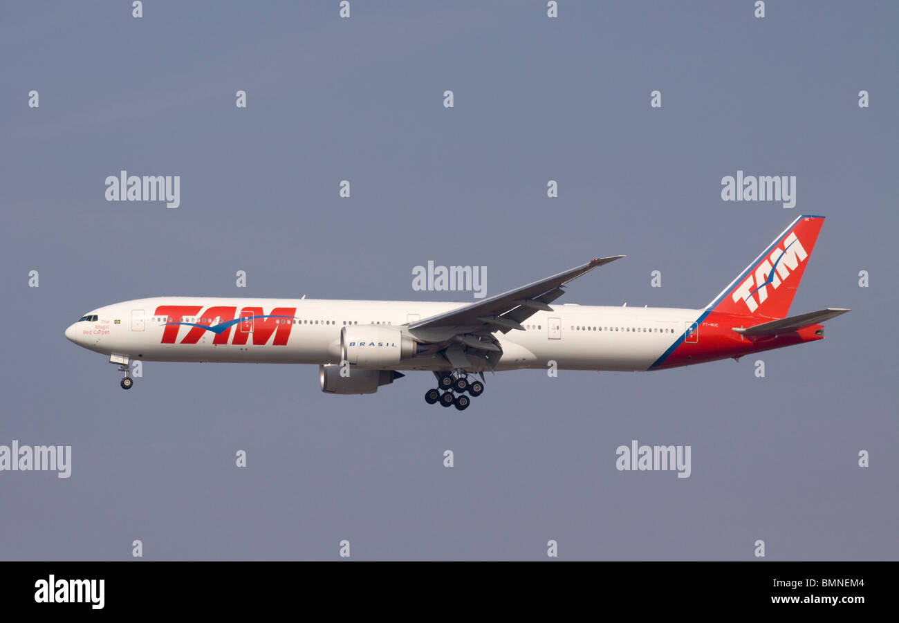 TAM Boeing 777-32WER landing at London Heathrow Stock Photo