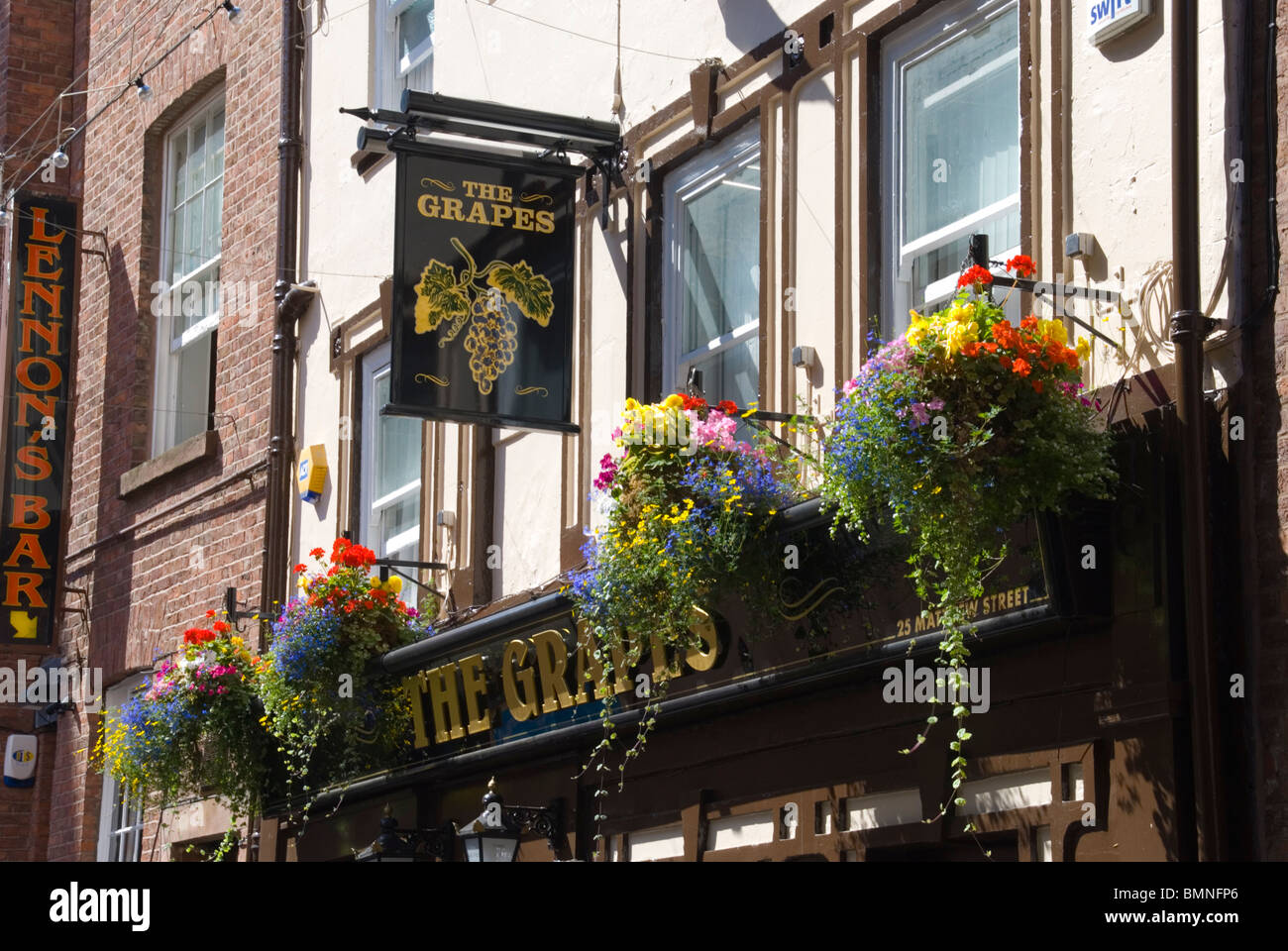 Liverpool, Merseyside The Grapes Stock Photo Alamy