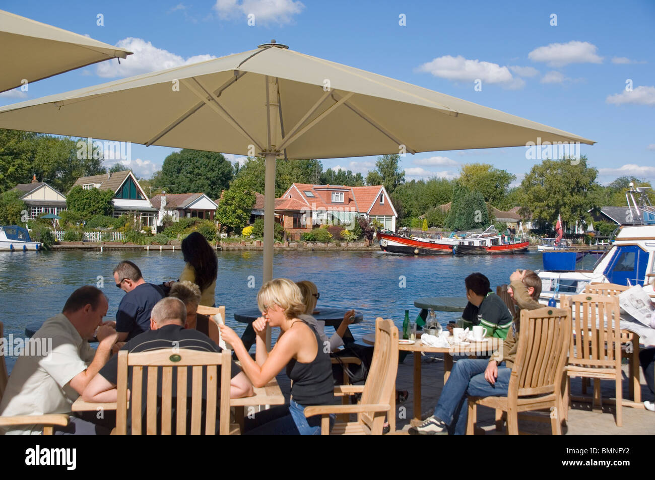 Walton On Thames, Riverside Tables Stock Photo Alamy