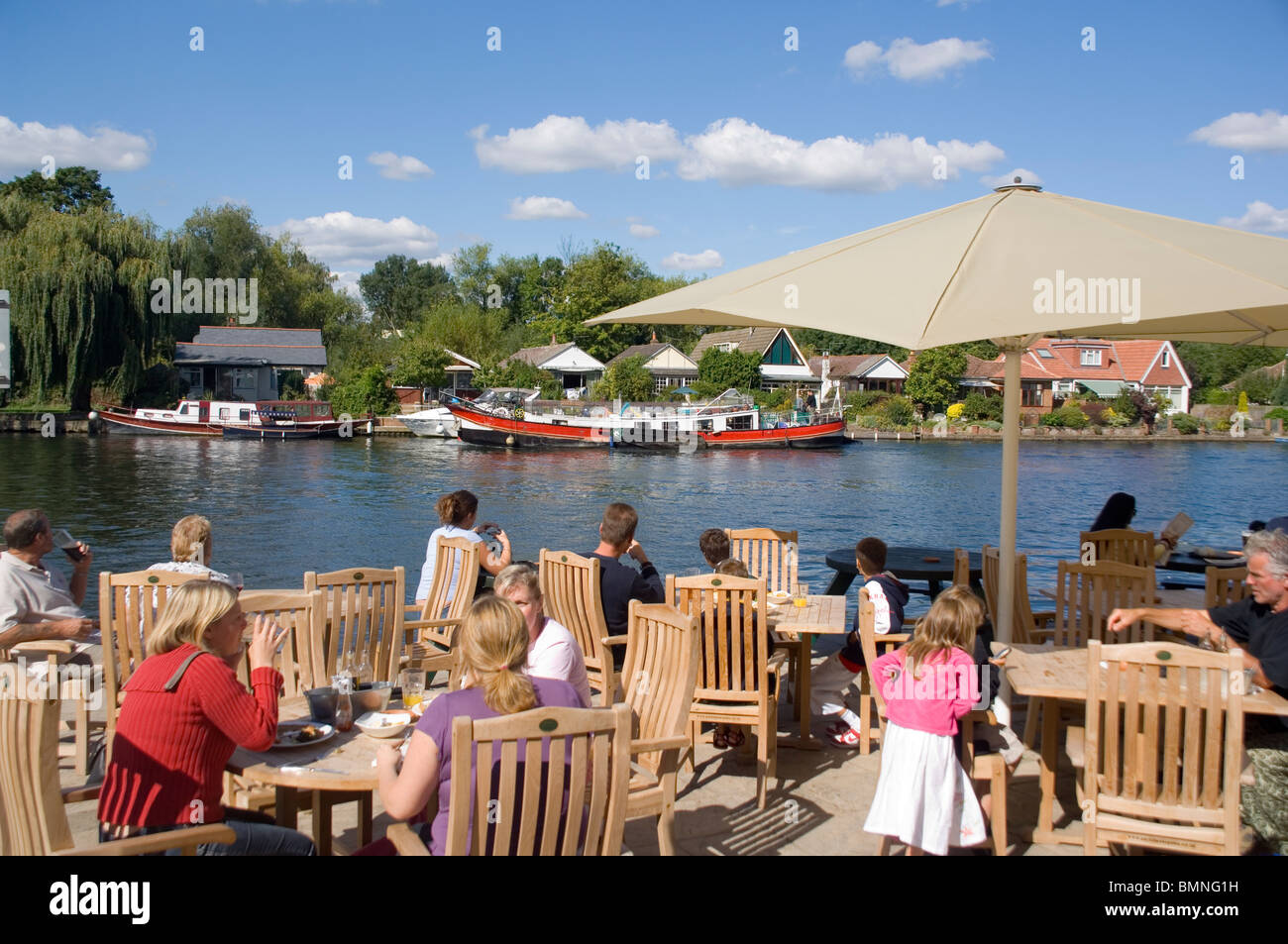 Sunbury surrey thames hires stock photography and images Alamy