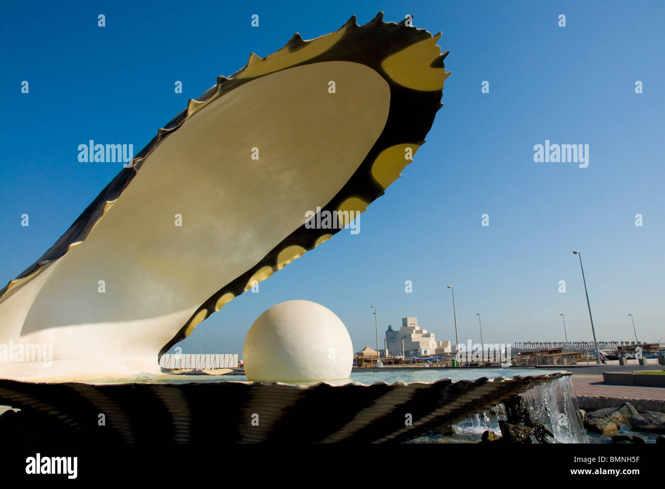 Pearl sculpture doha hi-res stock photography and images - Alamy