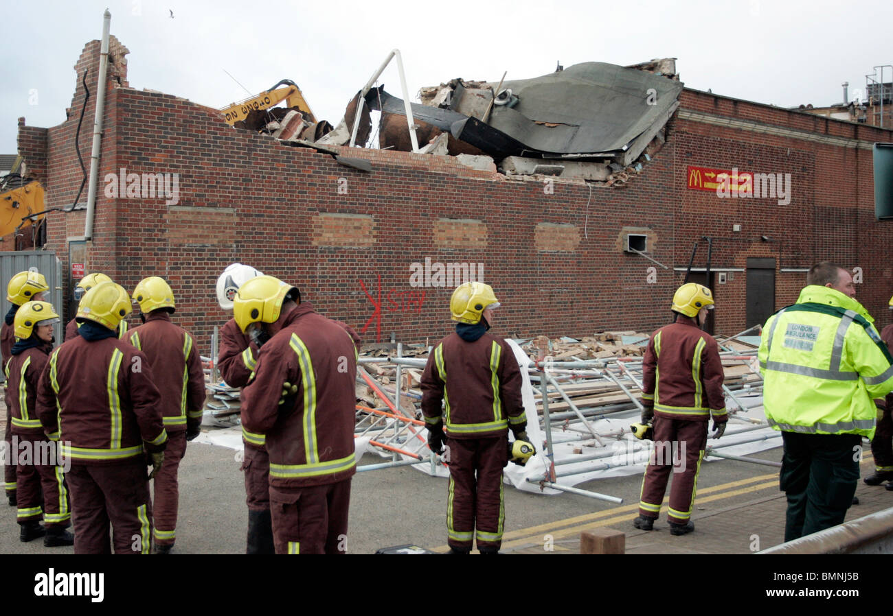 building collapsed in palmerson rd wealdstone site being cleared for building of new flats Stock Photo