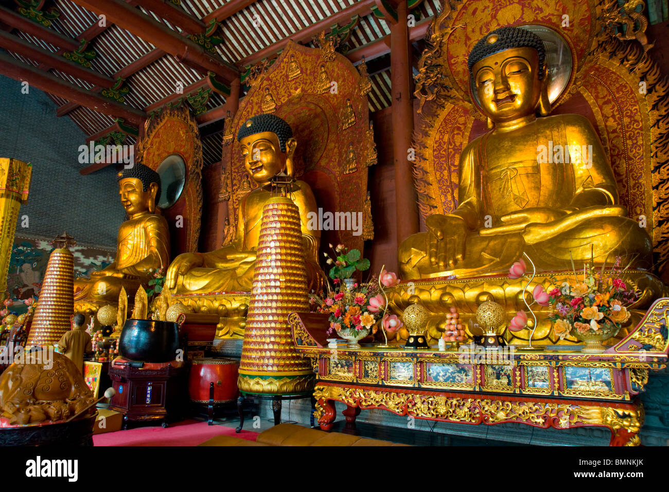 China Guangzhou Dafo Buddhist Temple 3 Statue Interior Stock Photo