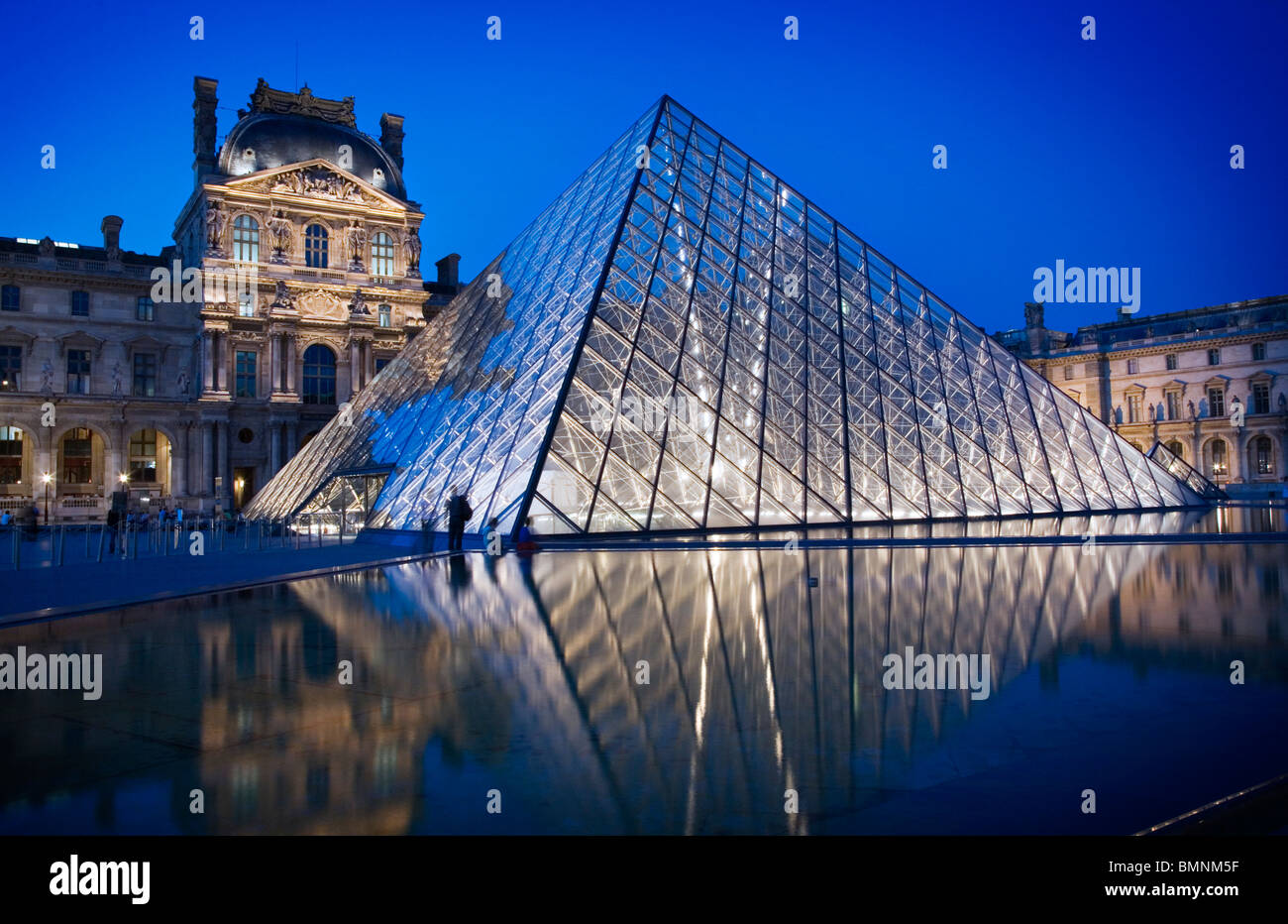 The Musee Du Louvre Pyramid with the Louvre Palais, Paris Stock Photo