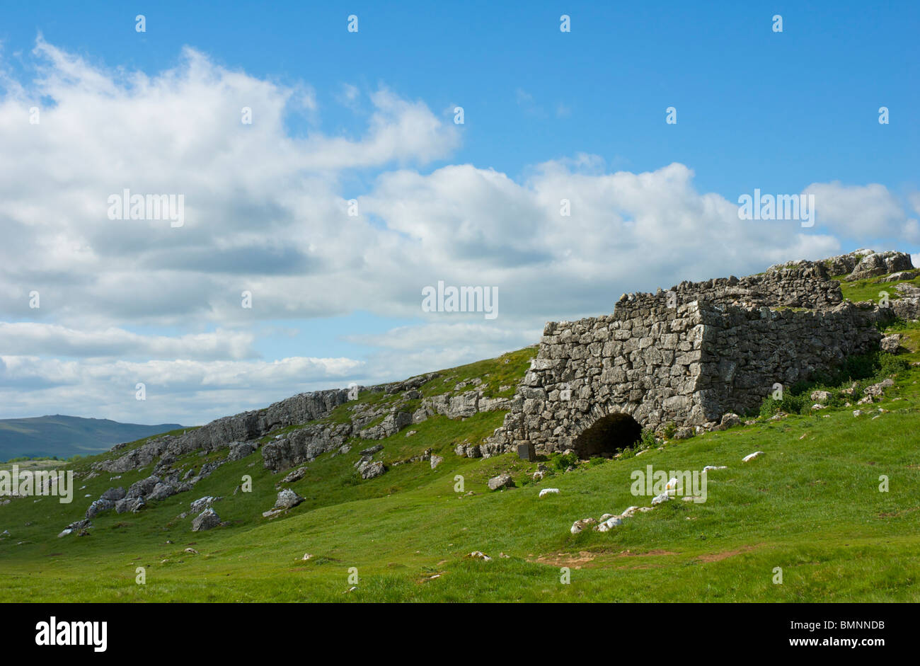 Lime kiln on route of Dales Way, near Grassington, Wharfedale, Yorkshire Dales National Park, England UK Stock Photo