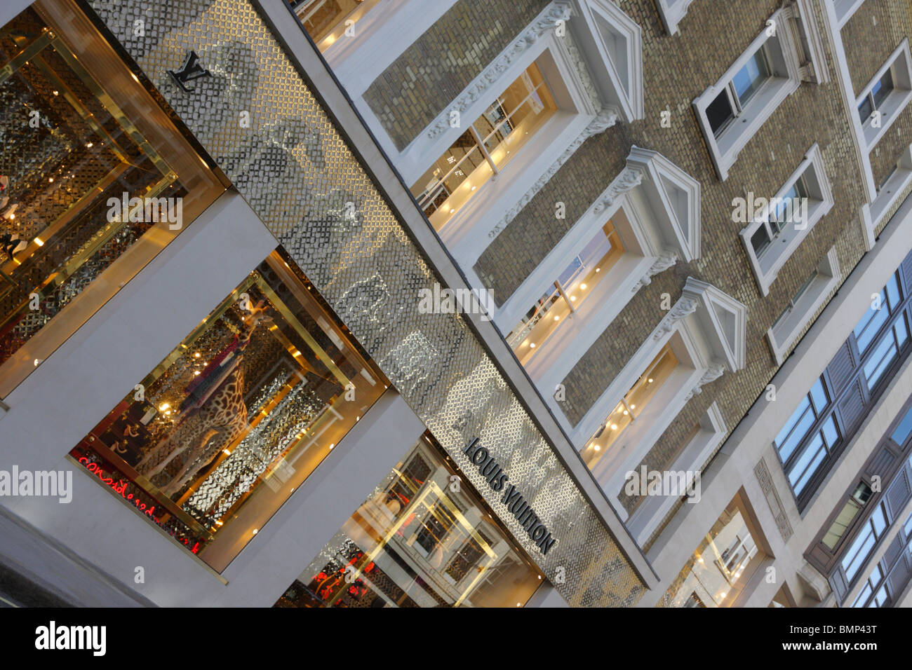 Louis Vuitton store – Stock Editorial Photo © teamtime #124429620