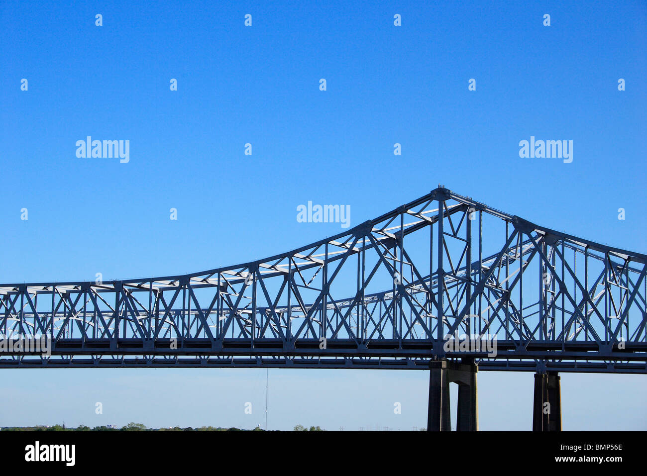 The crescent city connection bridge over the Mississippi river, twin ...