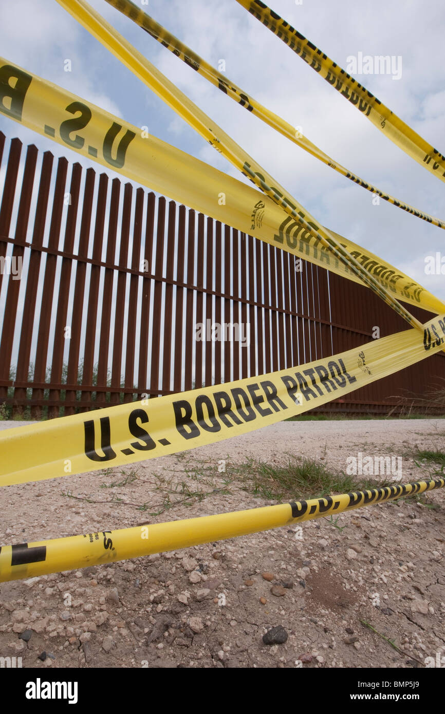 Yellow U.S. Border Patrol barricade tape near the border wall between the US and Mexico near Hidalgo, Texas, and Reynosa, Mexico Stock Photo