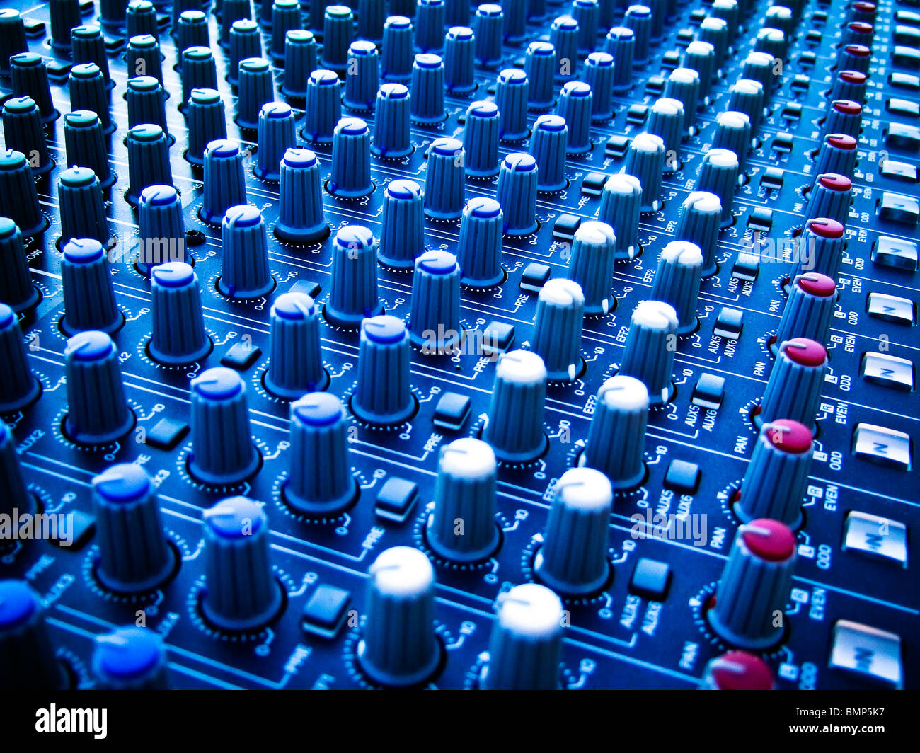 Motherboard of Electronic Control System. Art & Line Circuit Design  Wallpaper in Blue Background #art #lin… | Электронная схема, Фоновые  изображения, Винтажные фоны