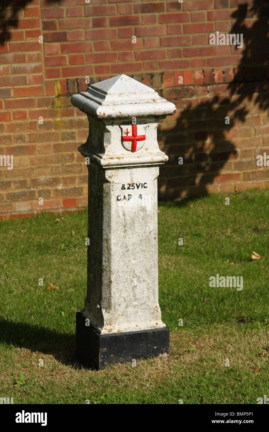This post or marker meant that a tax (often called a Coal Tax) was liable when taking goods into London. Radlett, Hertforshire Stock Photo