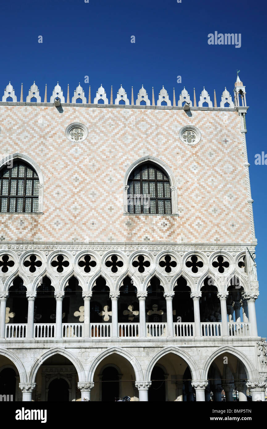 Facade detail of doges palace hi-res stock photography and images - Alamy