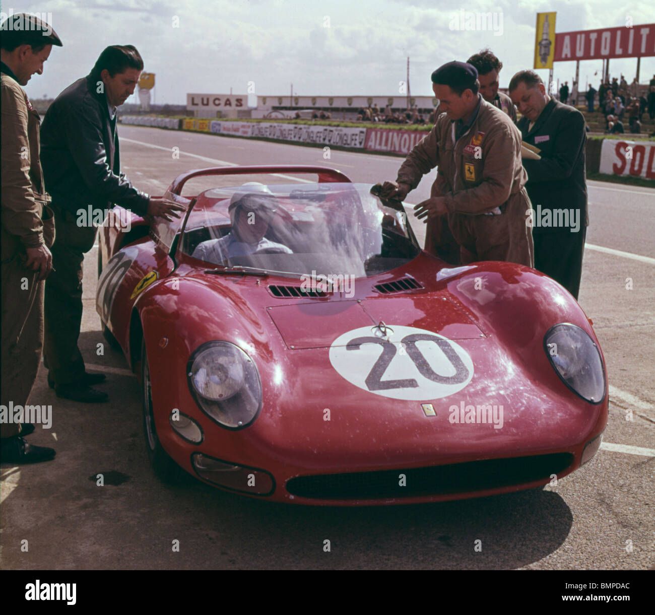 1965 Le Mans, Ferrari 330 P2 of Guichet and Parkes Stock Photo