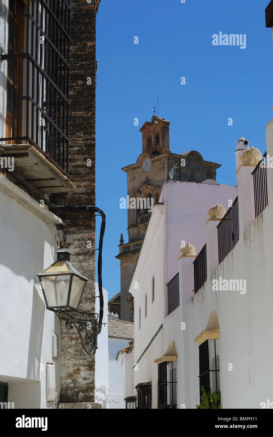 Old town street with the Iglesia de San Pedro tower to the rear, Arcos de la Frontera, Cadiz Province, Andalucia, Spain, Europe. Stock Photo