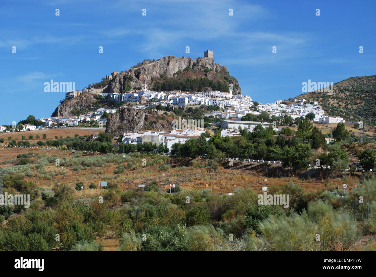 White mountain village of zahara de la sierra hi-res stock photography ...