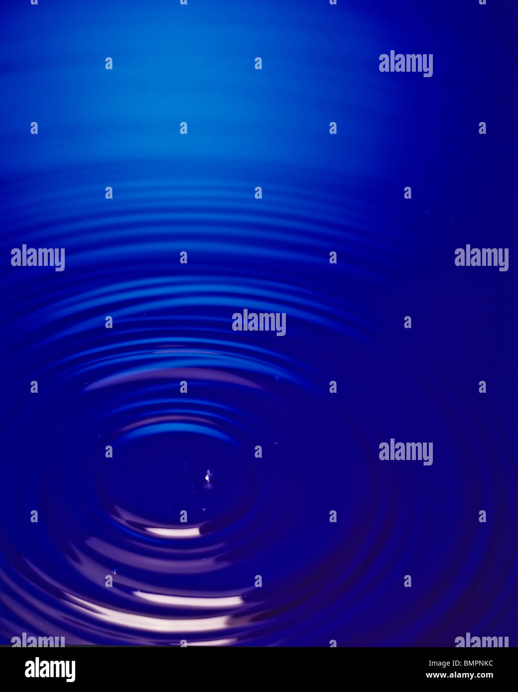 Concentric circle circular pattern Light reflections on water Stock ...