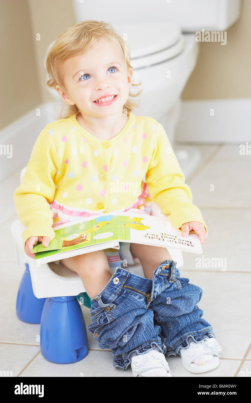Girls Toilet High Resolution Stock Photography and Images 