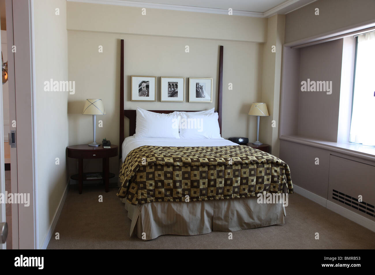 bedroom of suite in Fairmont Queen Elizabeth Hotel, Montreal Stock Photo