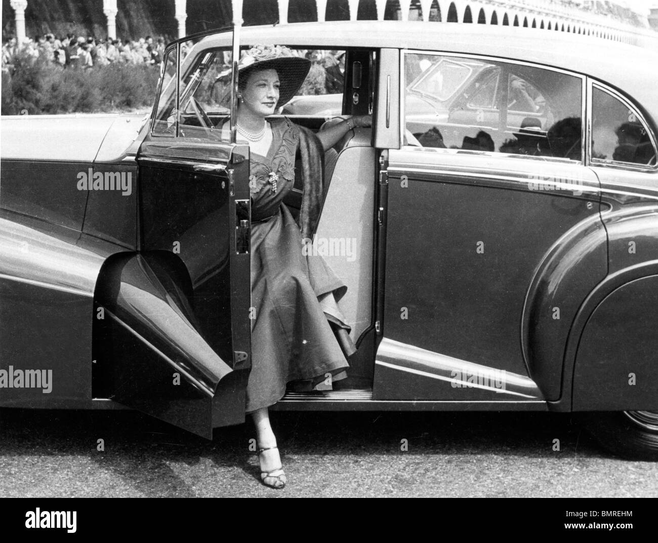 1952 Brighton Concours D' Elegance. Lady owner with 1927 Rolls Royce Phantom 1. Stock Photo