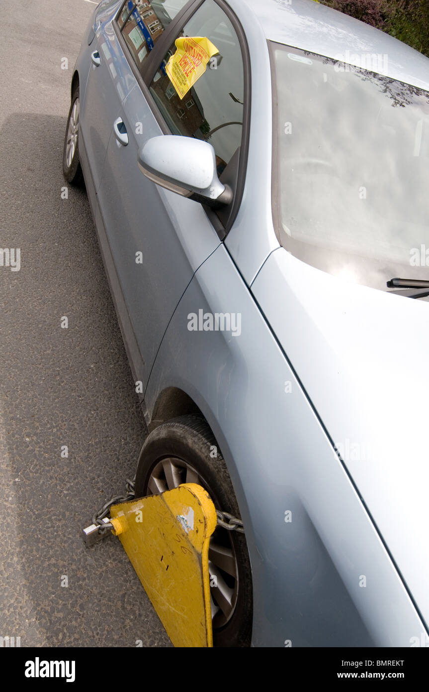 Untaxed car clamped hires stock photography and images Alamy