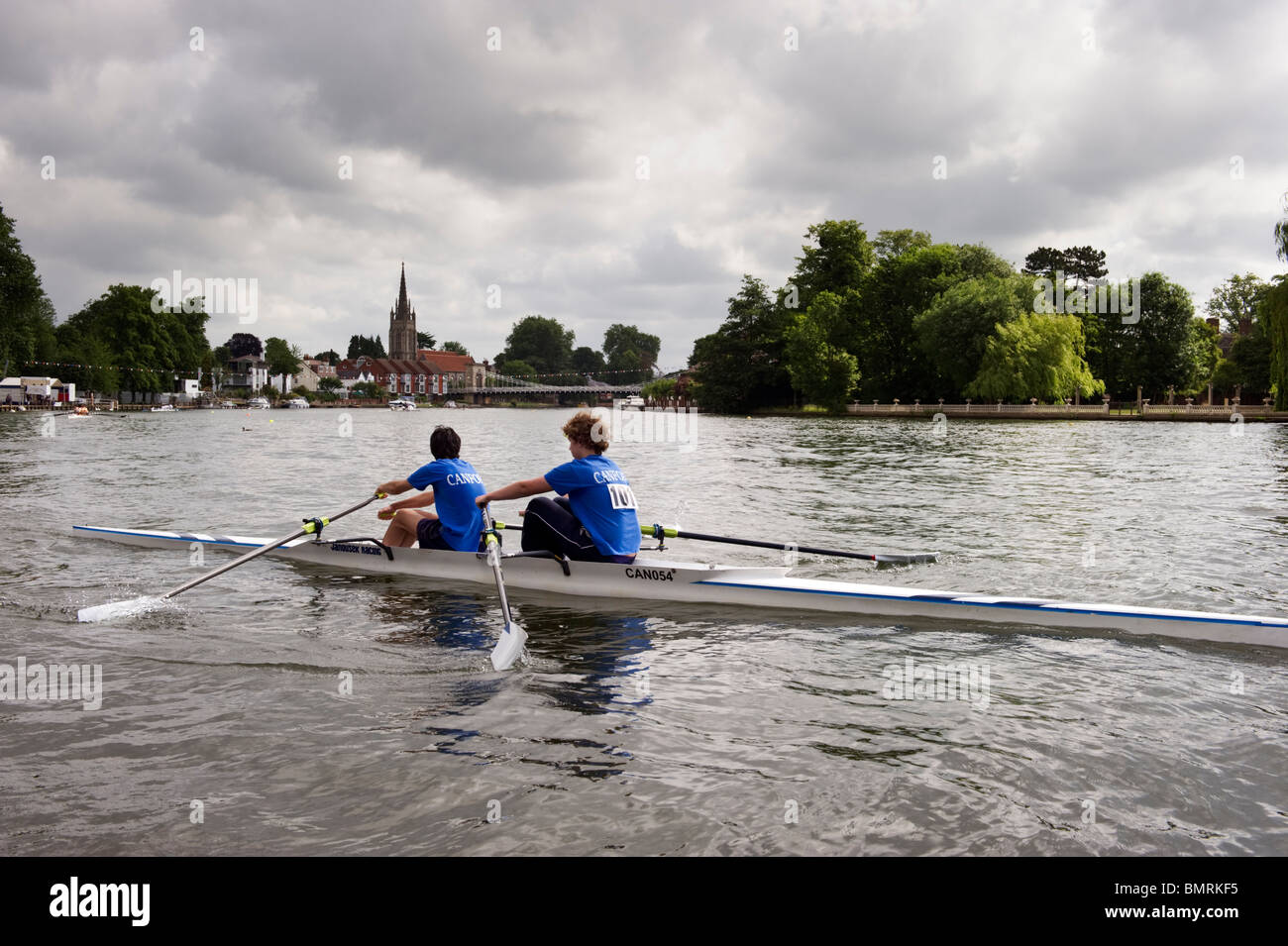 Two rowers rowing a skiff on the River Thames during Marlow town festival regatta Stock Photo
