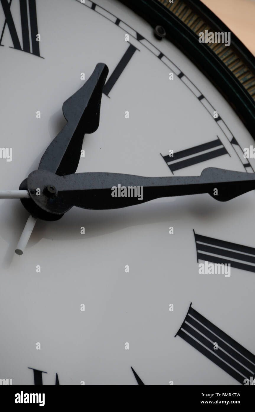 Large clock face hires stock photography and images Alamy