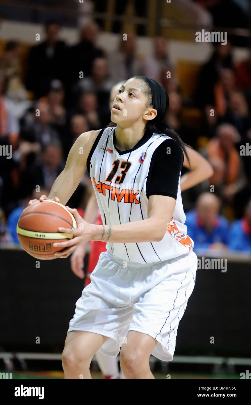 Candace Parker #13 prepares her shot at the free throw line Stock Photo