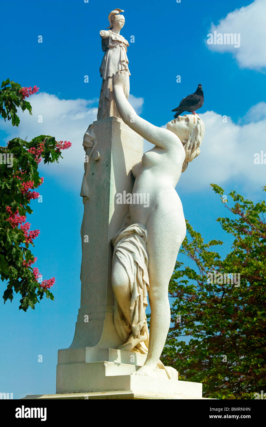 Tuileries garden statues hi-res stock photography and images - Alamy