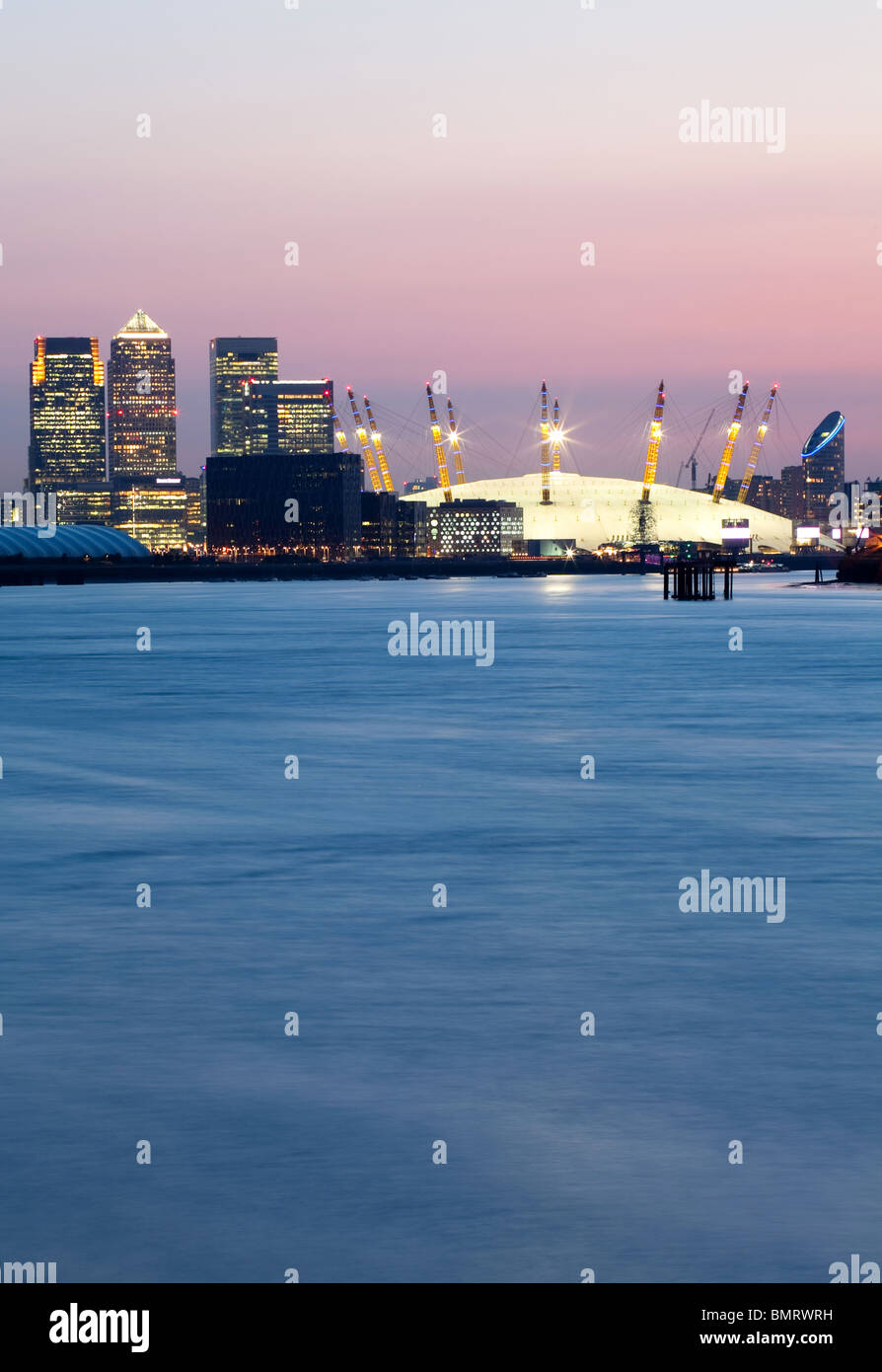 Canary wharf london at night hi-res stock photography and images - Alamy