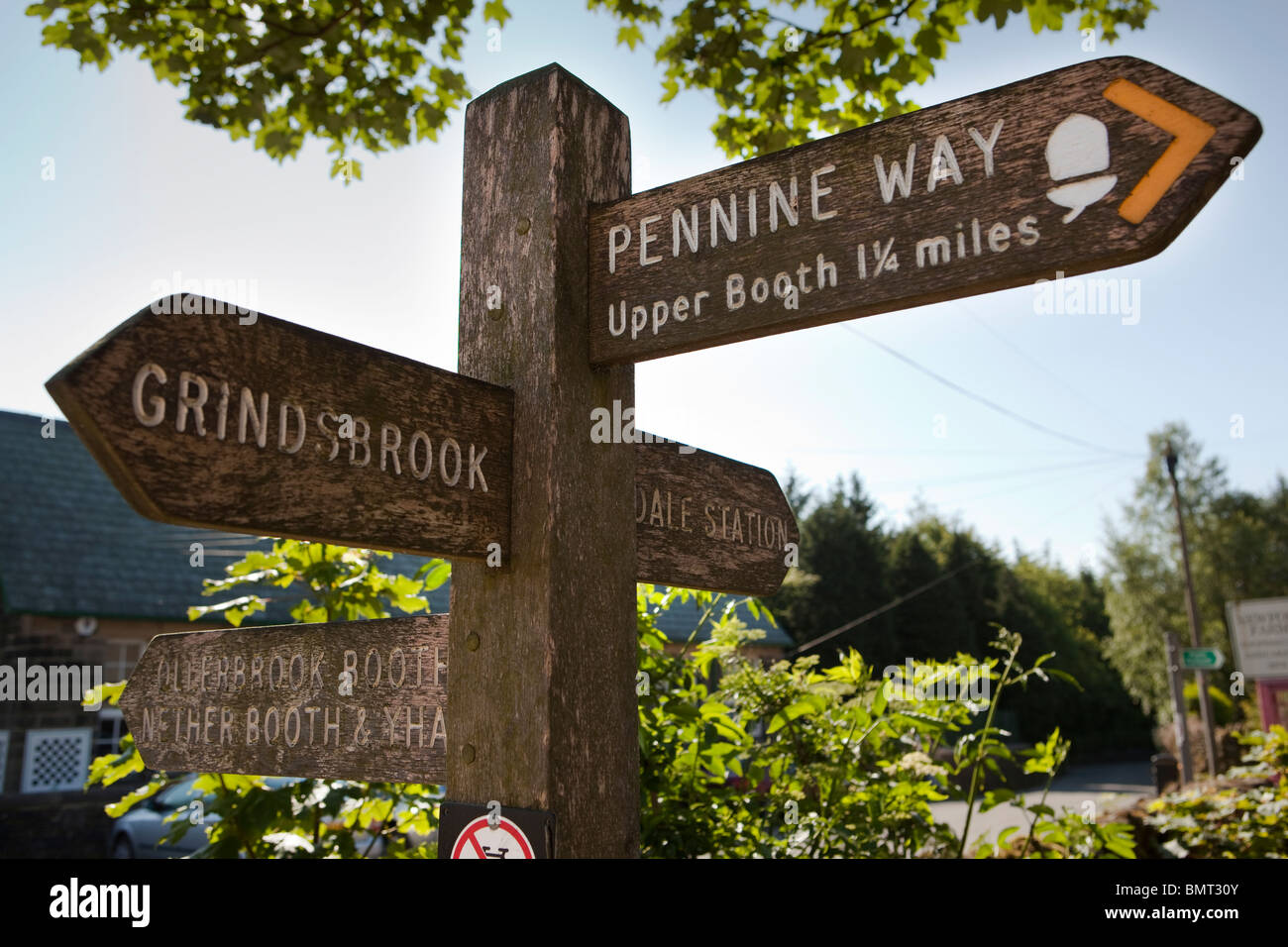UK, England, Derbyshire, Edale village, wooden signpost at official ...