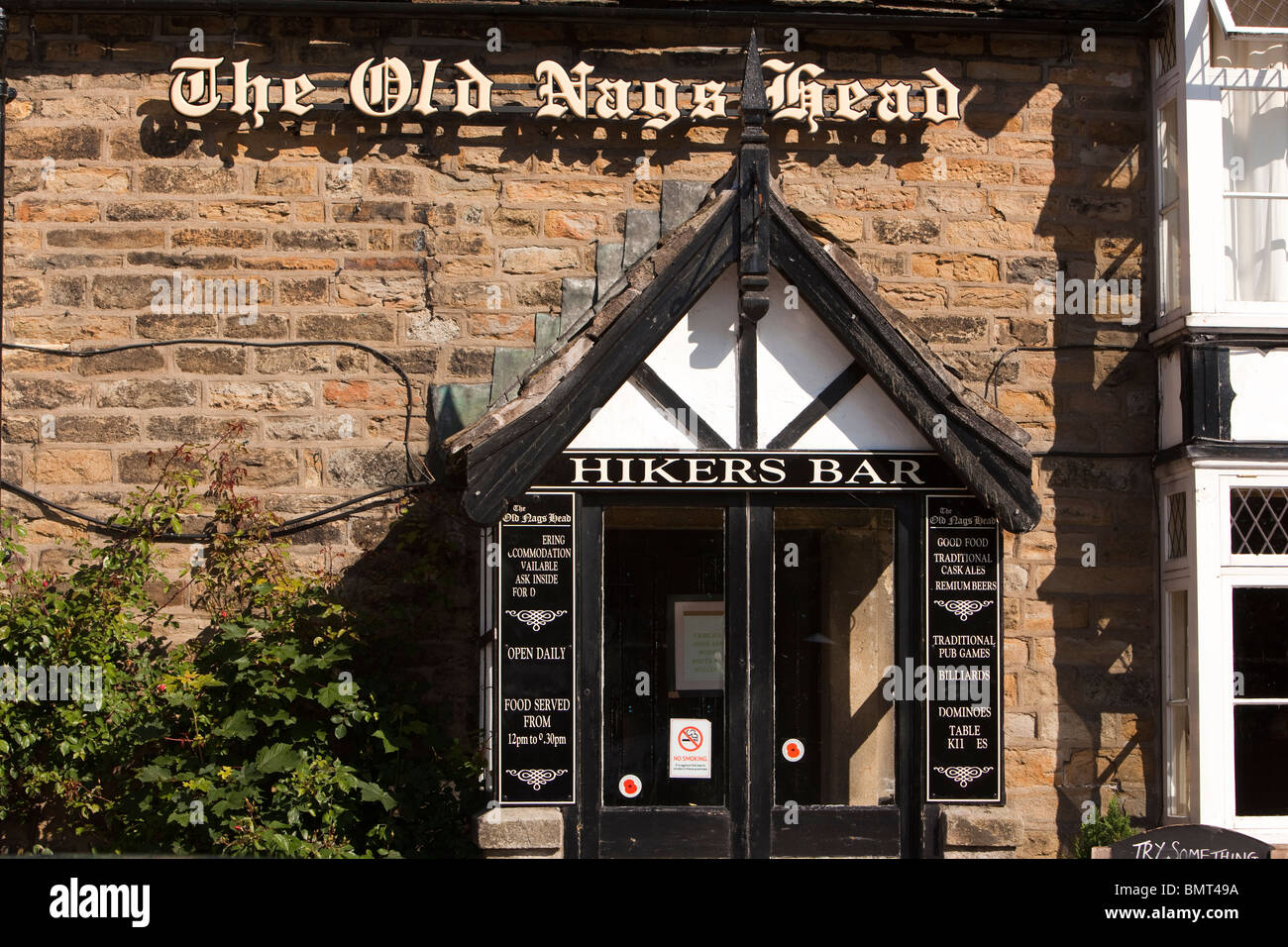 UK, Derbyshire, Edale, The Old Nag’s Head pub, official starting point of the Pennine Way long distance path hikers bar entrance Stock Photo