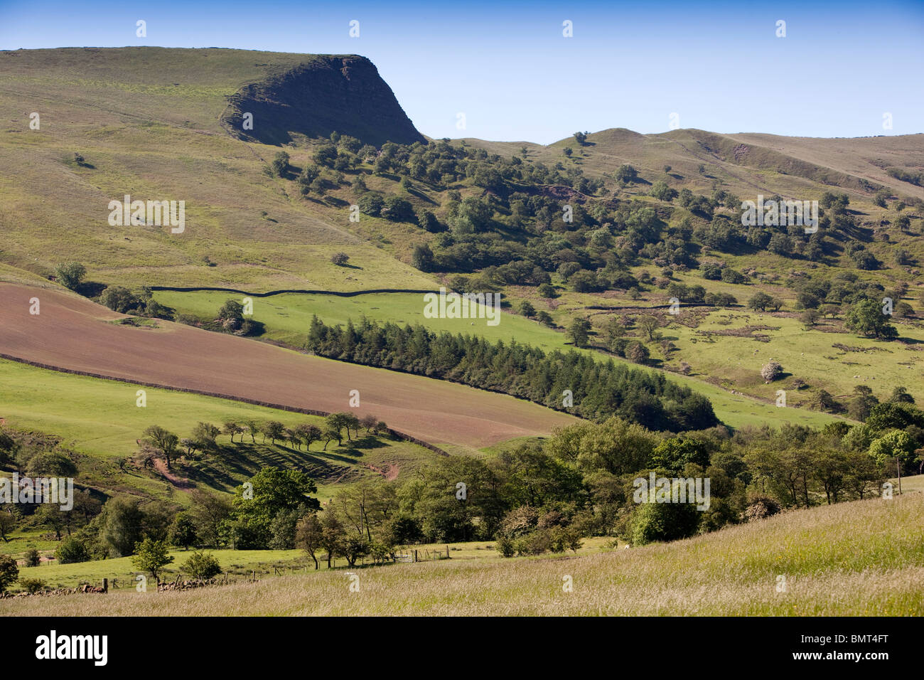 UK, England, Derbyshire, Vale of Edale, Nether Booth, farmland below Back Tor Stock Photo