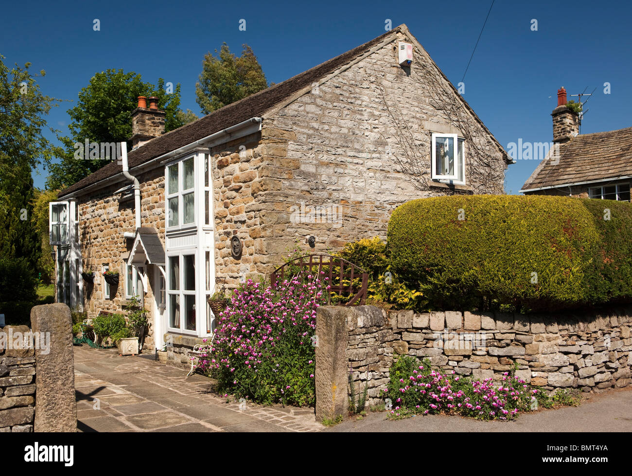 UK, England, Derbyshire, Hope, Edale Road, Ivy Cottage attractive