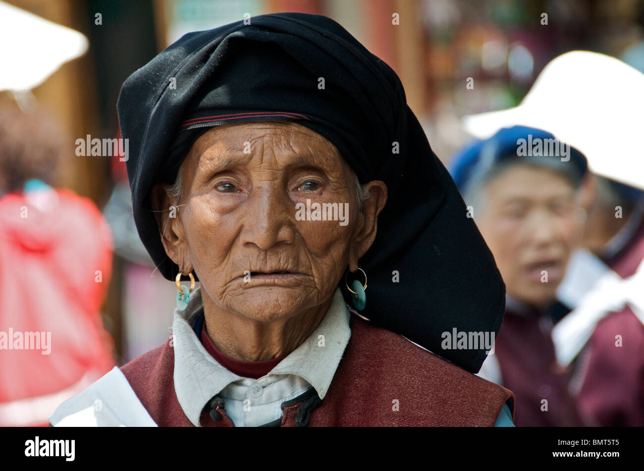 Close-up eldeley Naxi woman Sifong Square Lijiang Old Town Yunnan China Stock Photo