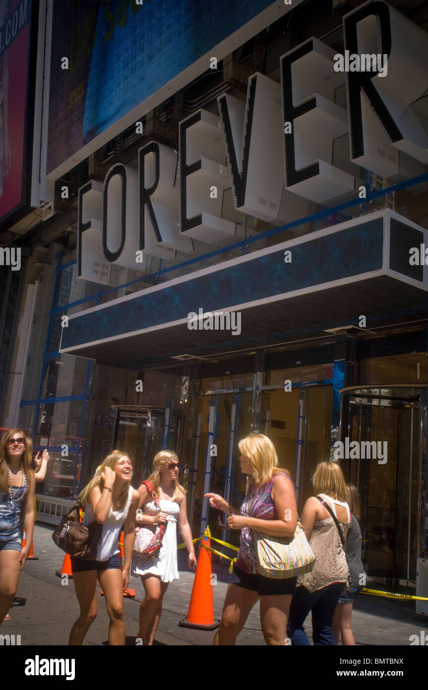 Forever 21 store in Times Square in New York City Stock Photo - Alamy
