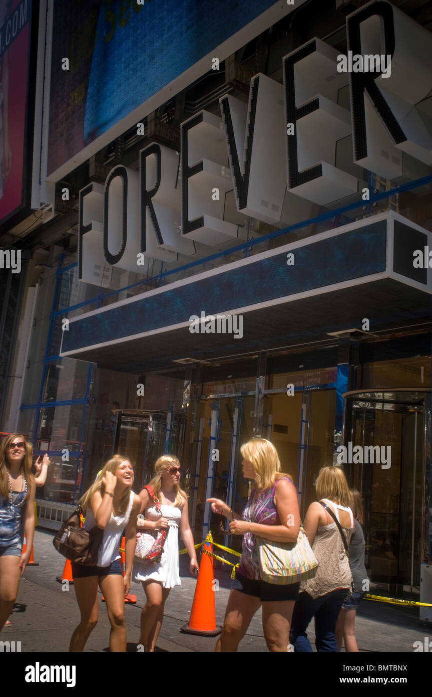 Forever 21 New York City Stock Photos - 394 Images