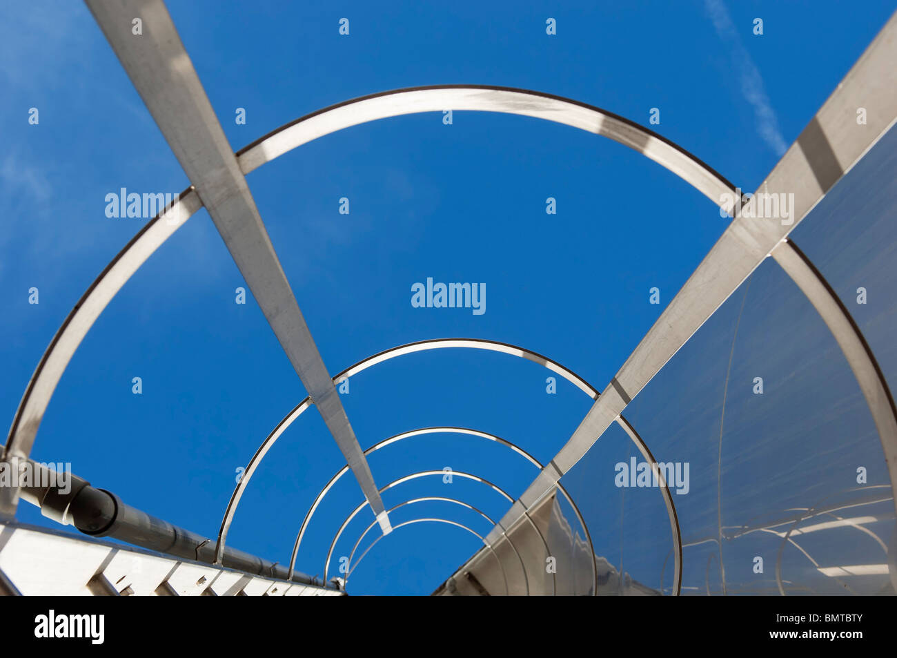 Round stainless steel railing hi-res stock photography and images - Alamy