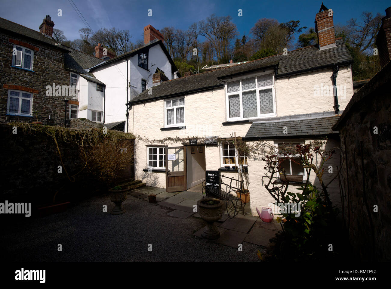 Clovelly Devon UK Cobbled Street Houses Stock Photo Alamy