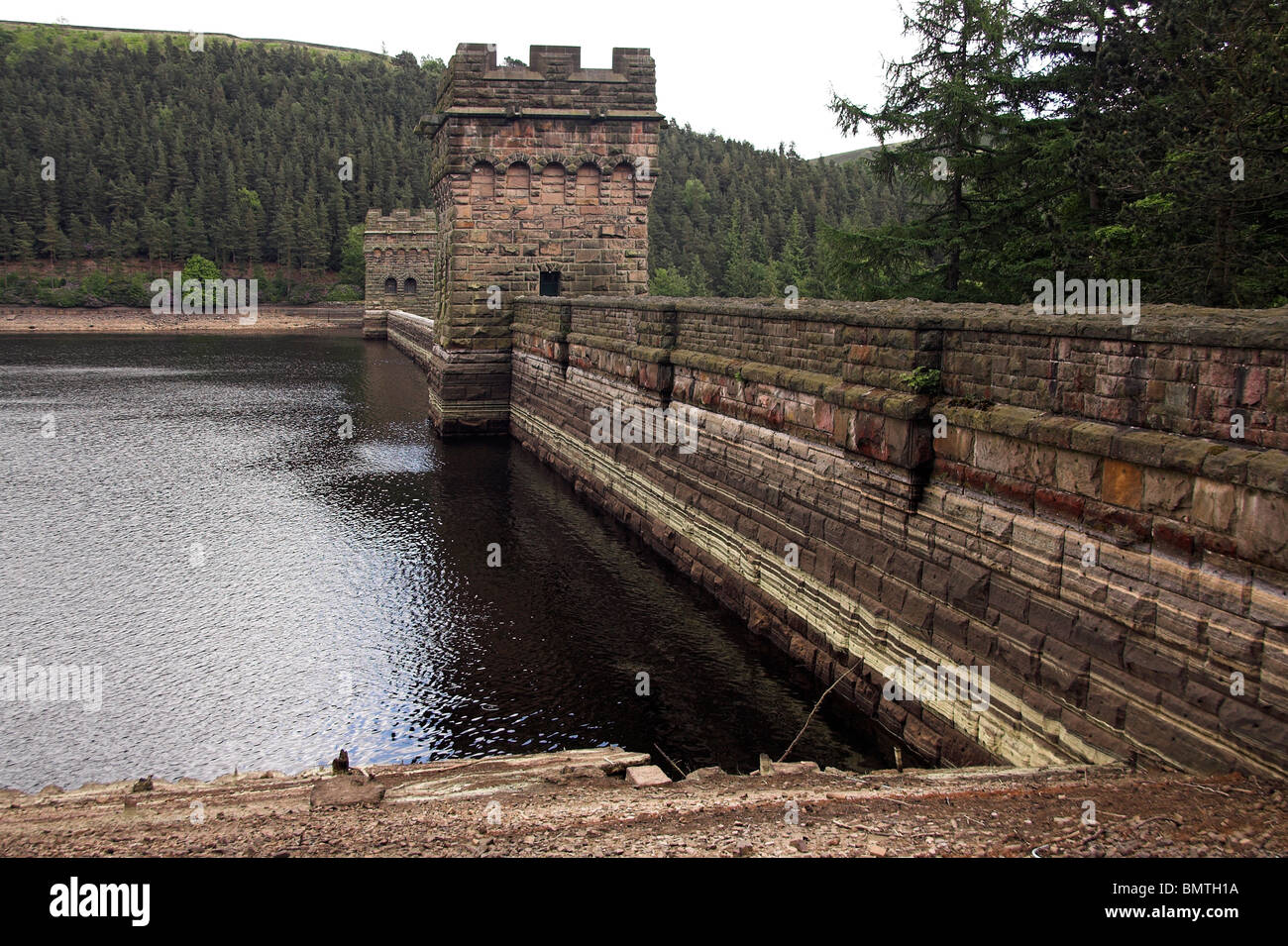 Howden Dam, Derwent Reservoir, Upper Derwent Valley, Derbyshire, England, UK Stock Photo
