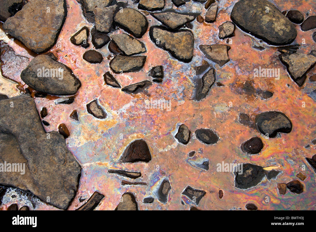 Oil on water forming colourful patterns Stock Photo - Alamy