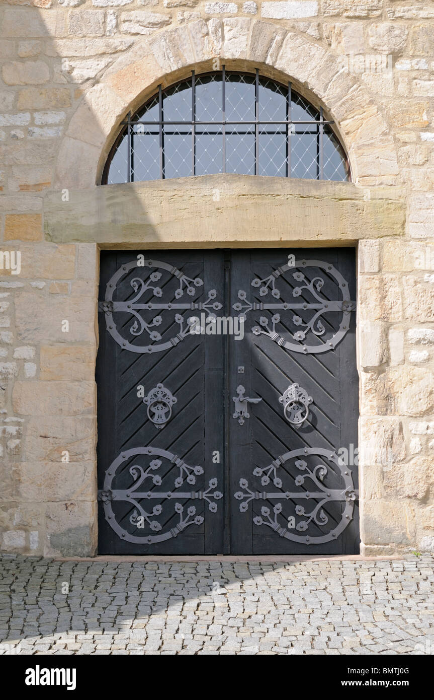 Tür, schmiedeeiserne Beschläge, Kaiserpfalz, Goslar, Deutschland. - Door, wrought-iron fittings, Kaiserpfalz, Goslar, Germany. Stock Photo