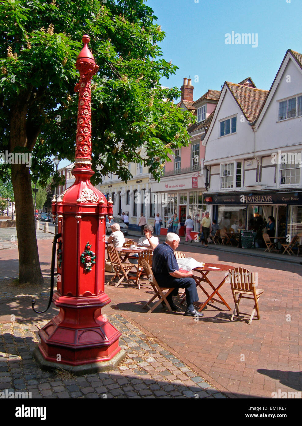 The Attractive Town Pump and Court Street, Faversham, Kent, England Stock Photo