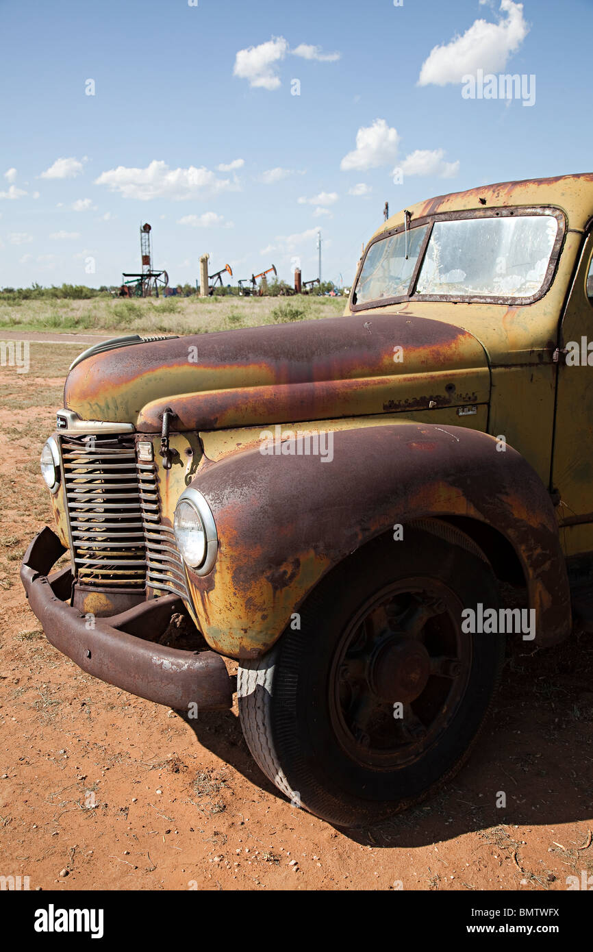 Oil drilling rigs texas hi-res stock photography and images - Alamy