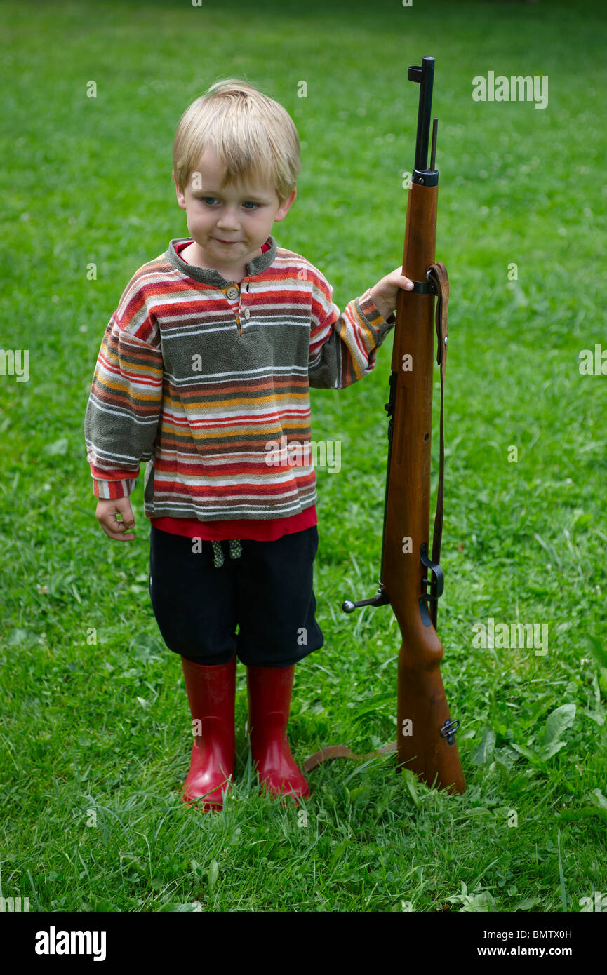 Boy with rifle hires stock photography and images Alamy