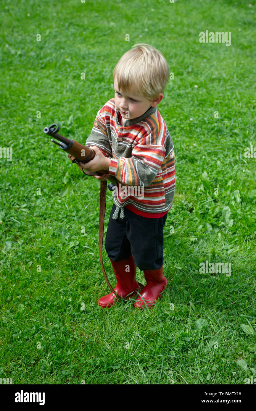 Boy with airgun hires stock photography and images Alamy