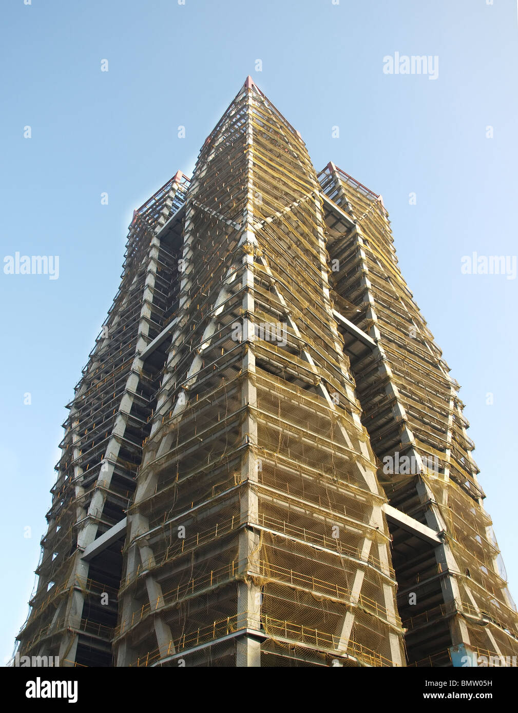 Modern steel structure of a high rise building Stock Photo - Alamy