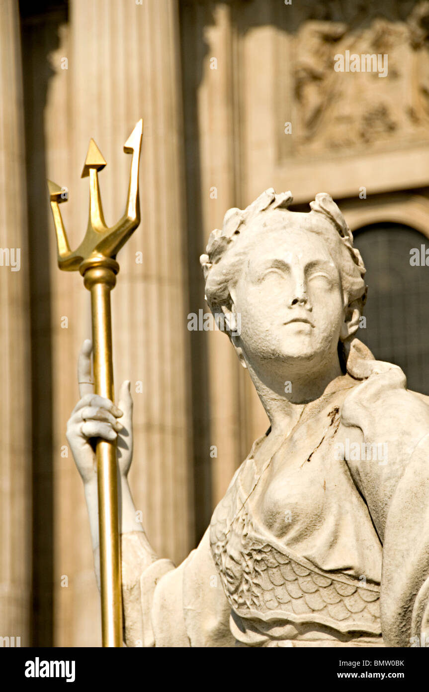 St pauls queen anne statue london Stock Photo Alamy