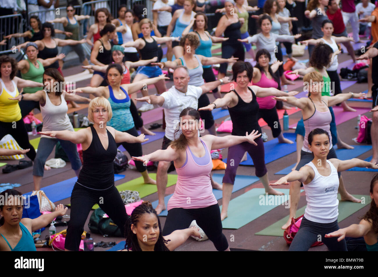 Фитнес шелехов. Йога марафон. Йога нон стоп. Благотворительная йога.